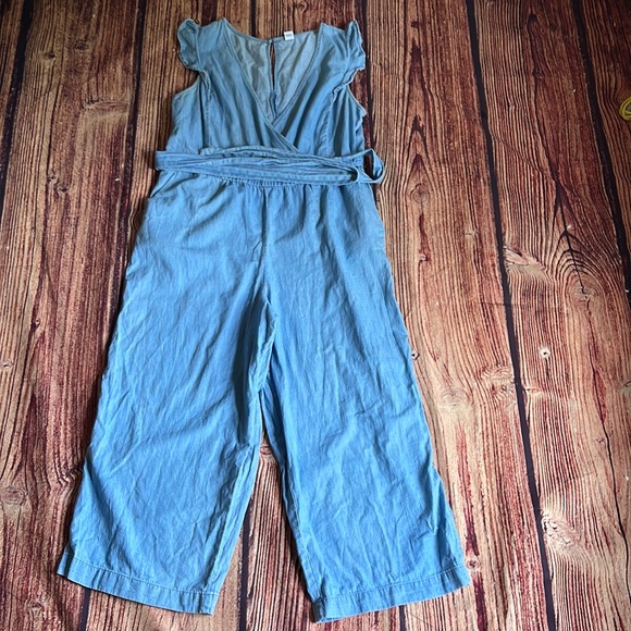 Old Navy Faux WrapCropped  Jumpsuit! Sz L - Picture 4 of 5